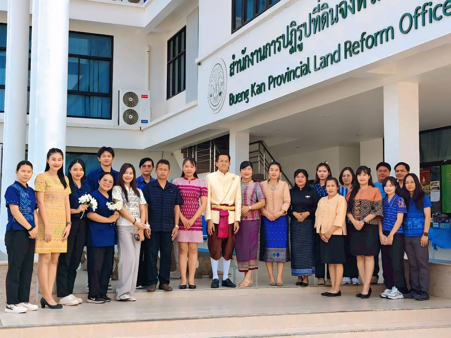 title -  ส.ป.ก.บึงกาฬ ร่วมรณรงค์การแต่งกายตามอัตลักษณ์ไทยสู่สากล ภายต้แนวคิด 